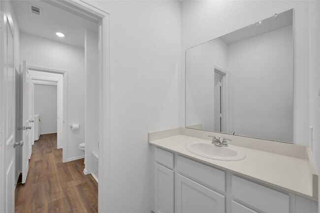 Building Photo - 3609 Oakvale Dr