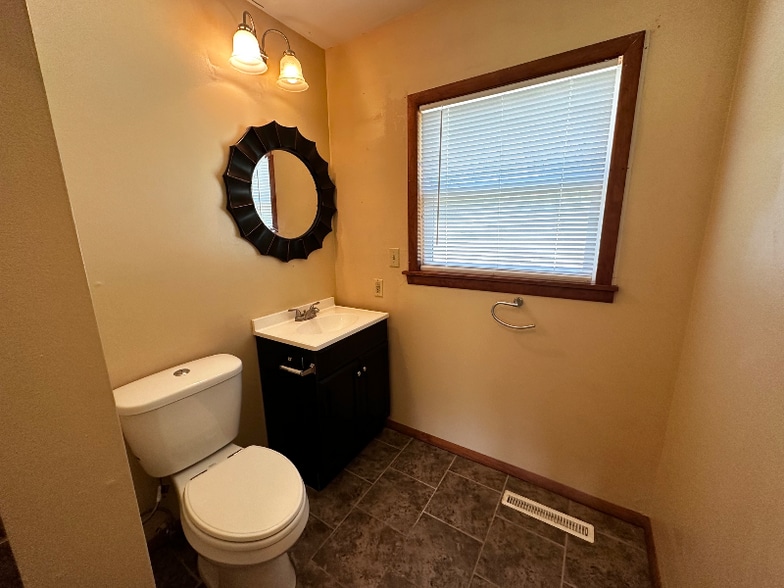 Building Photo - 5 Pleasant Ridge Dr