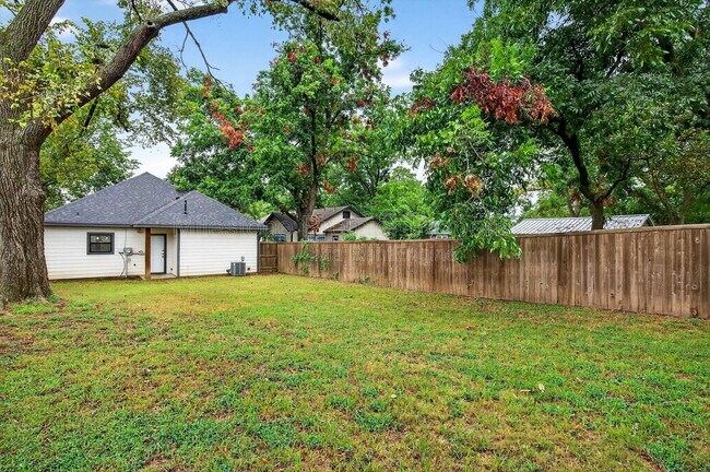 Building Photo - 211 W Murray St