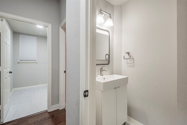 Building Photo - 4524 Burnhill Dr