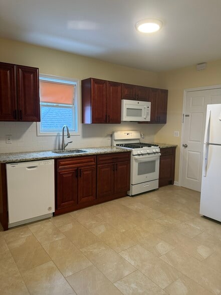 Building Photo - 7 Cortland St