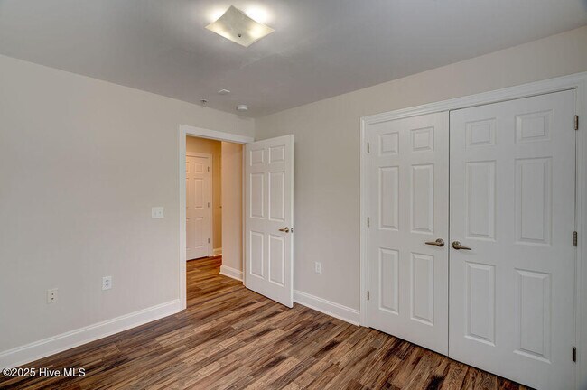 Building Photo - 2820 Bloomfield Ln