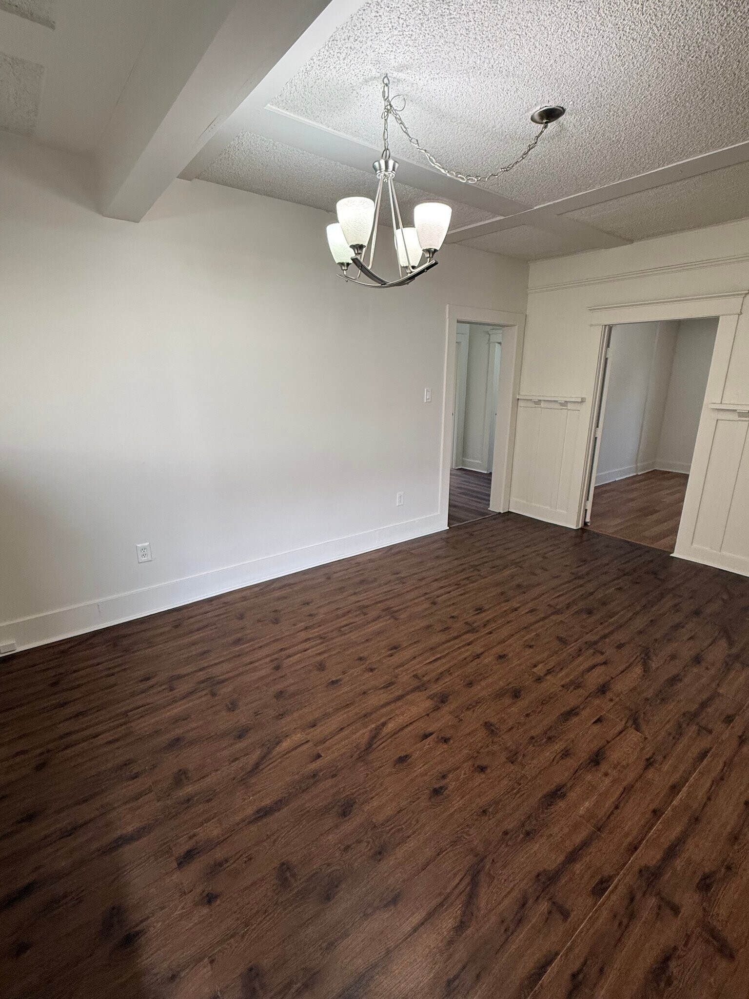 Building Photo - 860 W 56th St
