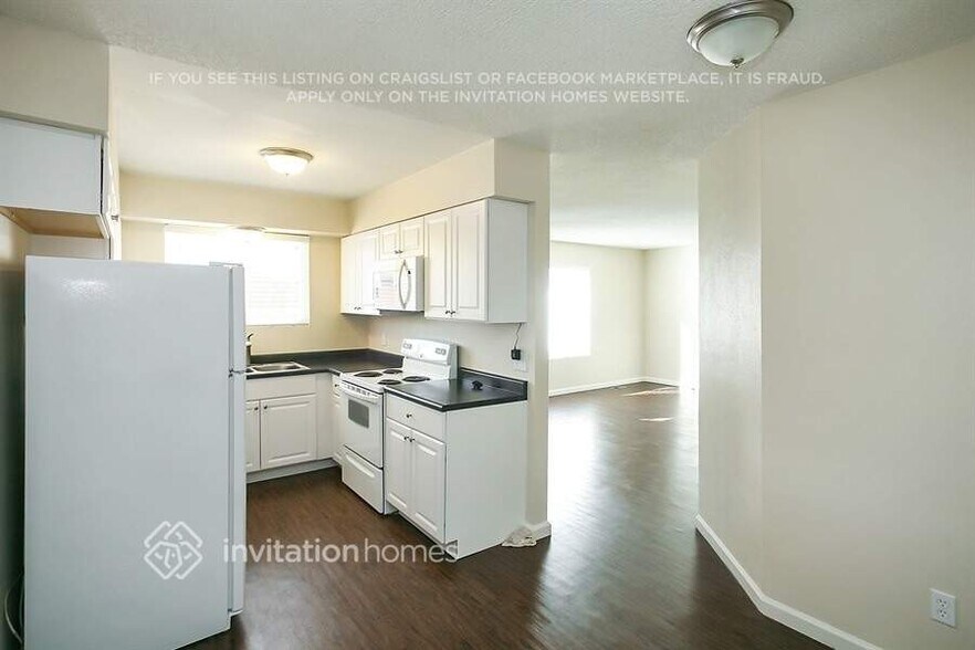 Building Photo - 16152 E Radcliff Pl