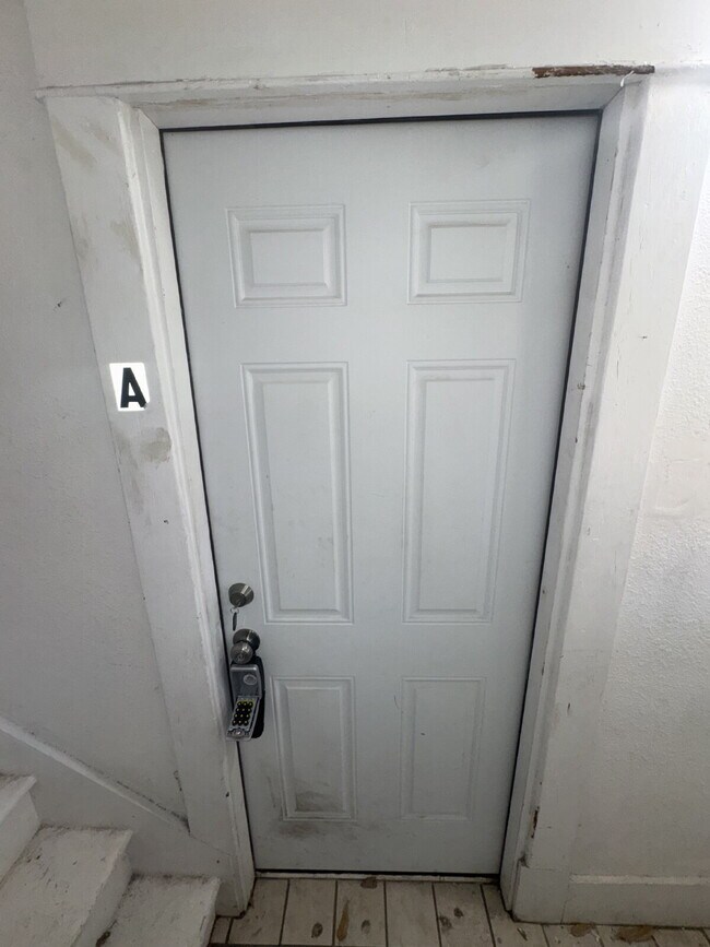 Building Photo - 207 S Clarence St