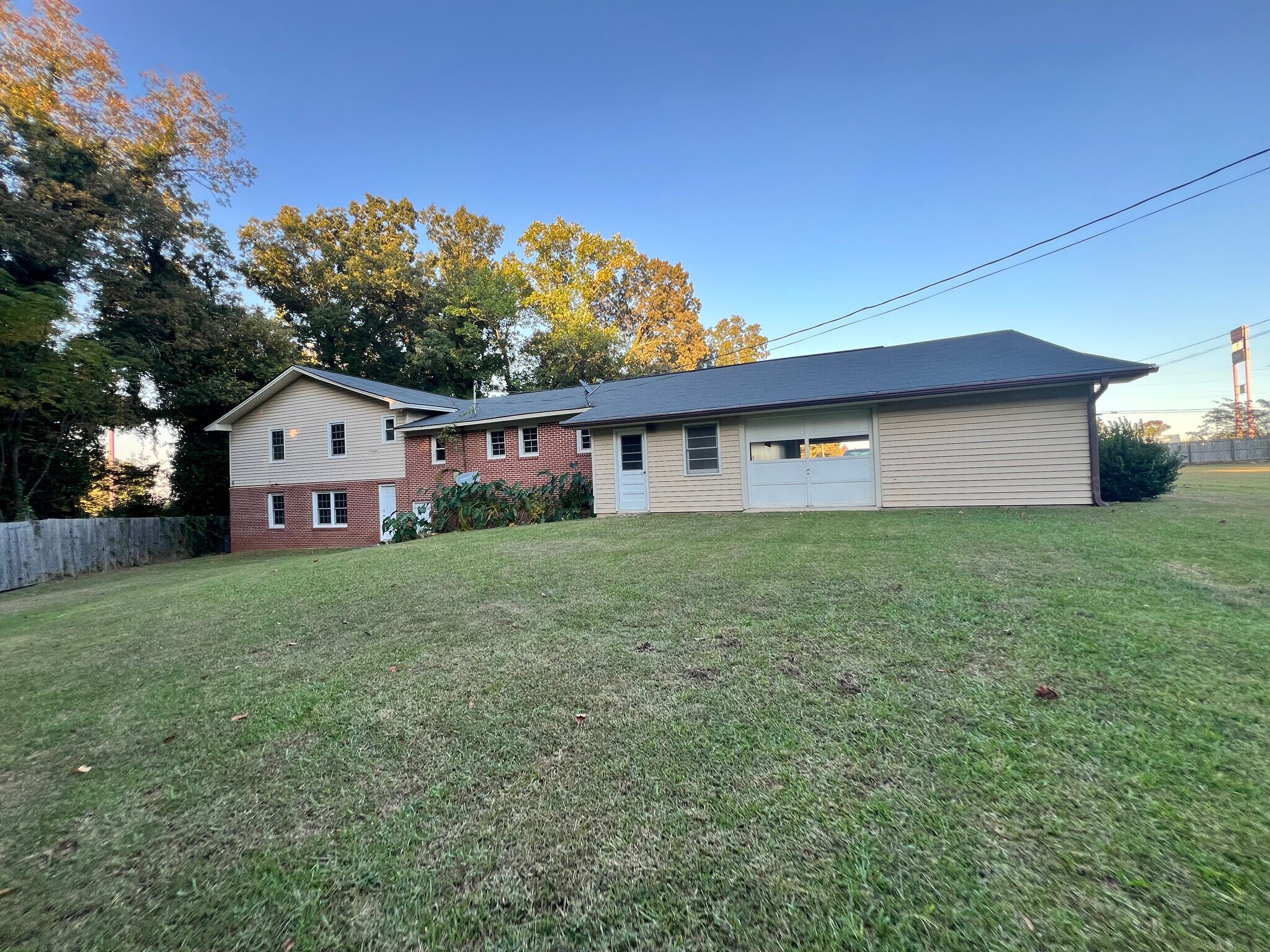 Building Photo - 333 Chapman Rd