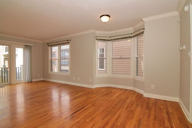 Building Photo - Beautiful Mass Ave Townhome!
