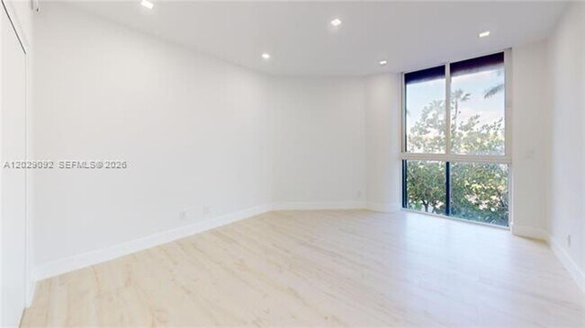 Building Photo - 21050 NE 38th Ave