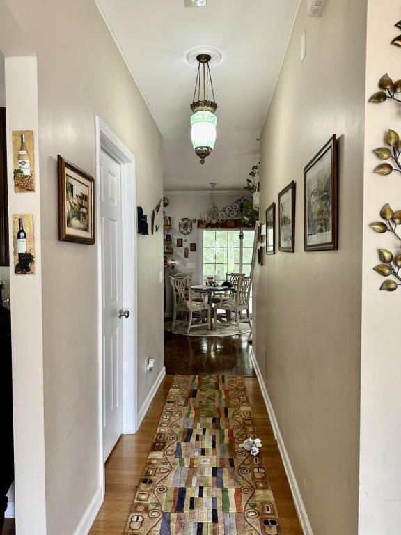 Building Photo - 1913 Thorn Crest Dr