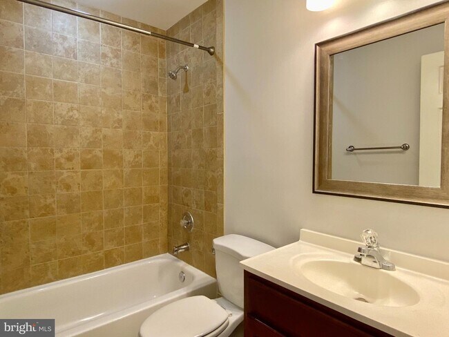 Building Photo - 2110 Eluna Ct