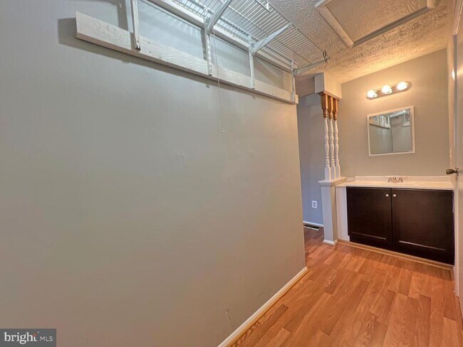 Building Photo - 8104 Willowdale Ct