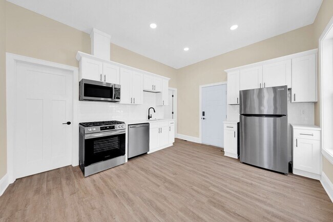 Building Photo - 2322 Scranton Rd