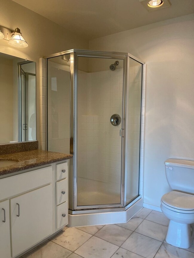 Building Photo - Beautiful Condo off Ellsworth!