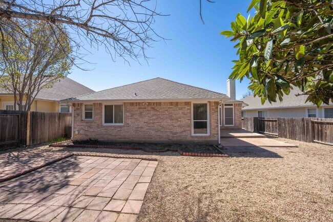 Building Photo - 1435 Bluff Forest