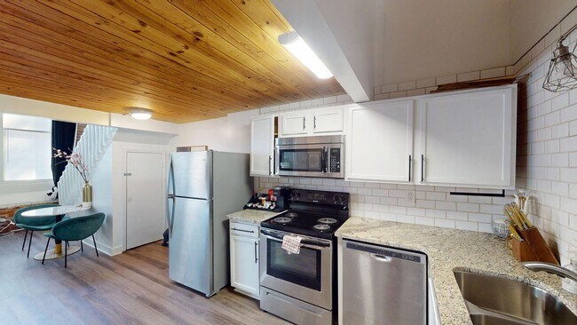 Building Photo - 201 S Hoskins Rd