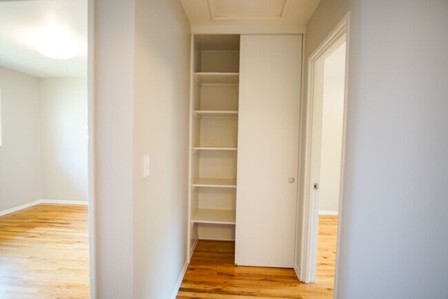 Building Photo - Mid-Century Dream Come True! Lovingly Maintained 2-Bedroom Available Now!