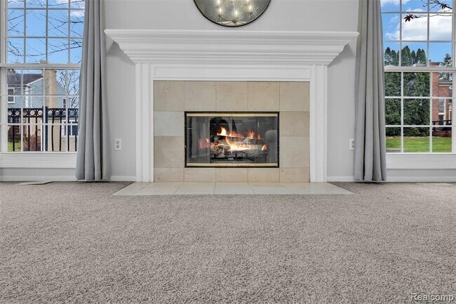 Building Photo - 45077 Roundview Dr