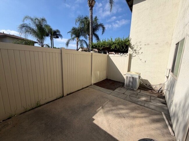 Building Photo - 941 Pinyon Ct