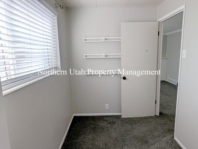 Building Photo - East Bench 5 Bed, 2 Bath