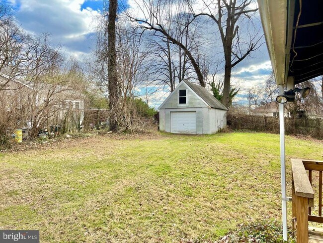 Building Photo - 3712 Lawrence Ave