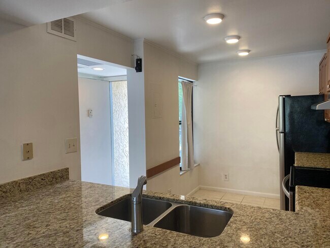 Building Photo - 11 Royal Palm Way