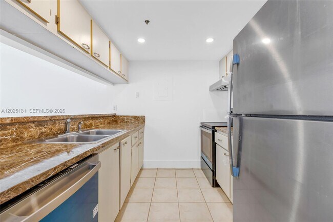 Building Photo - 7601 E Treasure Dr