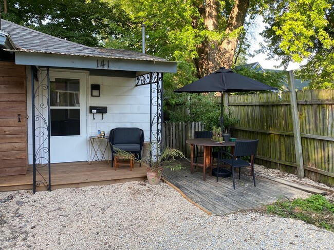 Primary Photo - 2 bedroom house near Downtown/Campus and L...