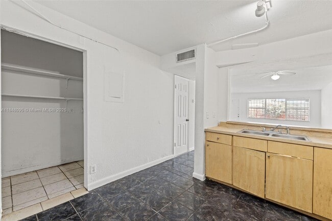 Building Photo - 4045 NW 19th St