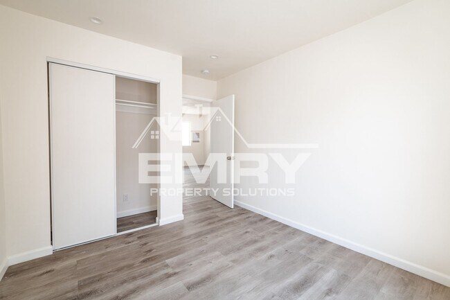 Building Photo - 3848 W 105th St