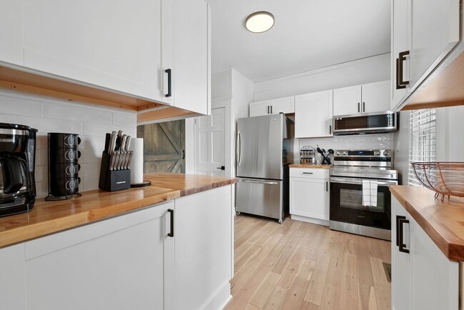 Building Photo - Updated Bungalow, Steps from Short North and OSU