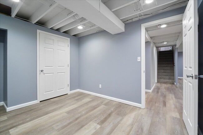Building Photo - 113 Roland Ave