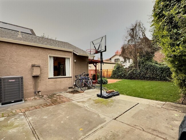 Building Photo - 3BD/2BA Classic Charming Home in Desirable Willow Glen