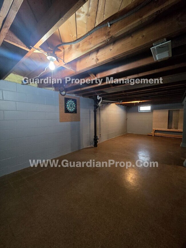 Building Photo - Available now! House with extra office/bonus room! new LVP flooring throughout, main floor living...