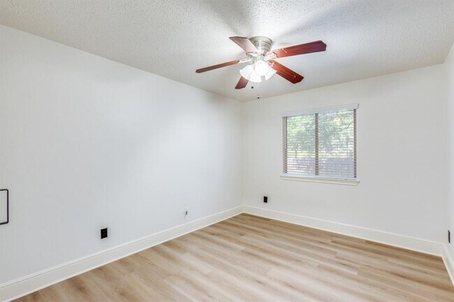 Building Photo - 4815 Sika Way