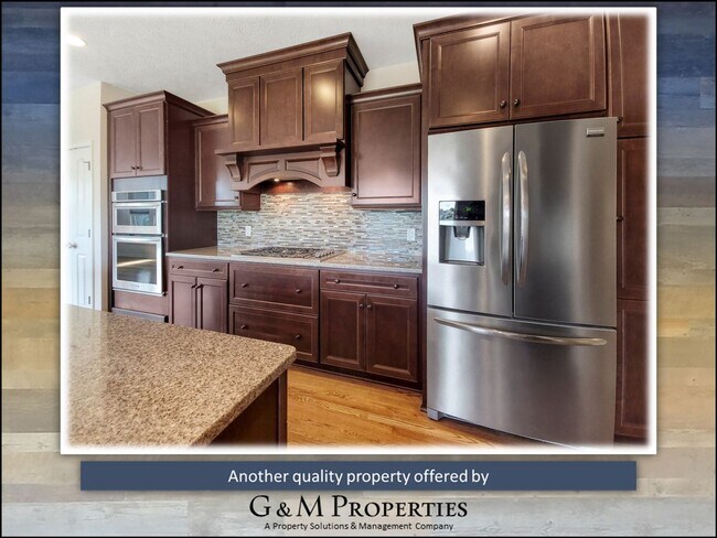 Building Photo - Rarely Available - Large Executive Rental ...