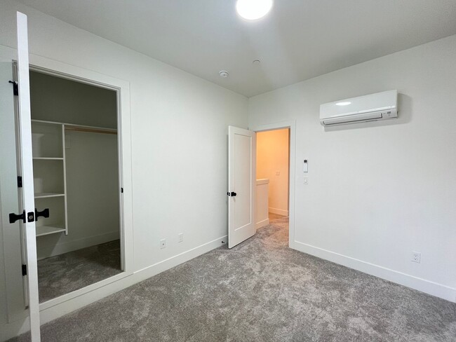 Building Photo - Modern 2-Bed, 1.5-Bath Condo with Custom K...