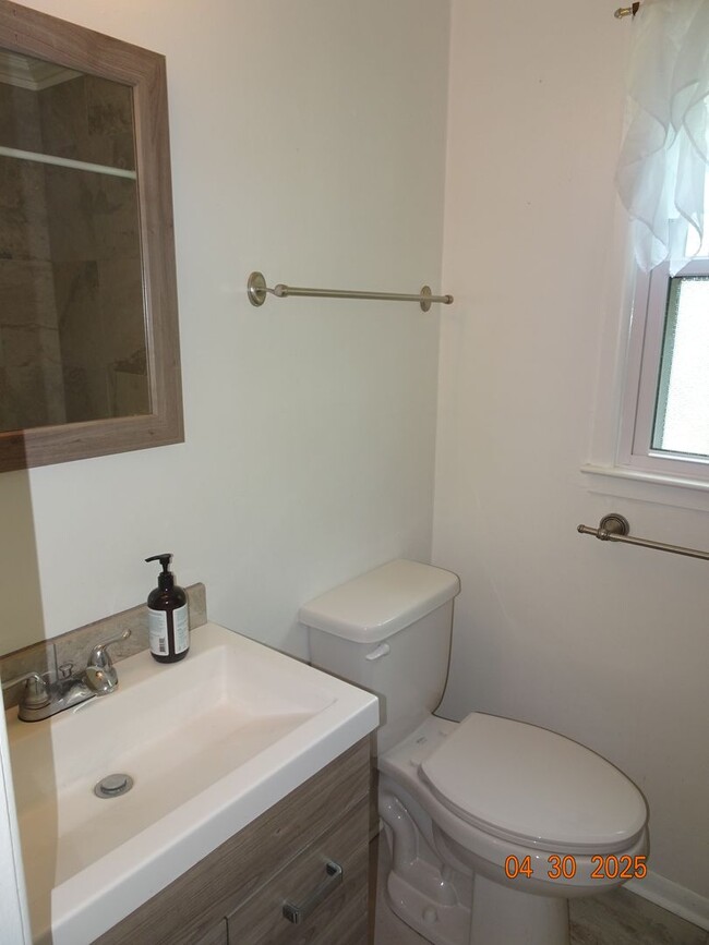 Building Photo - 2 Story Home in Toano VA for Rent