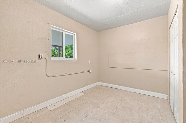 Building Photo - 2220 Desoto Dr