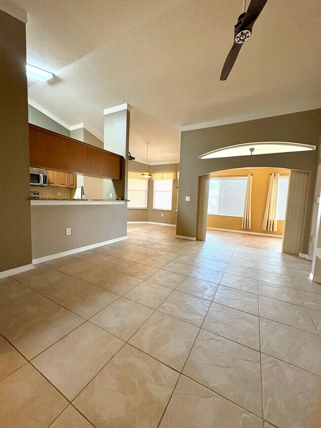 Building Photo - Beautiful 3Bed/2Bath with 2-Car Garage on a Cul-de-Sac