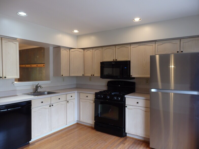 Building Photo - 4574 Louise Saint Claire Dr