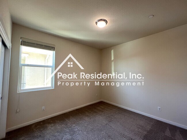 Building Photo - Beautiful Folsom 4bd/3ba Home with 2 Car G...