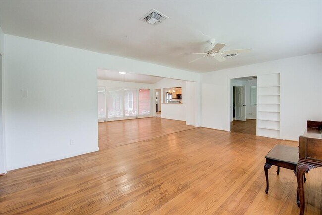 Building Photo - 3403 Linkwood Dr