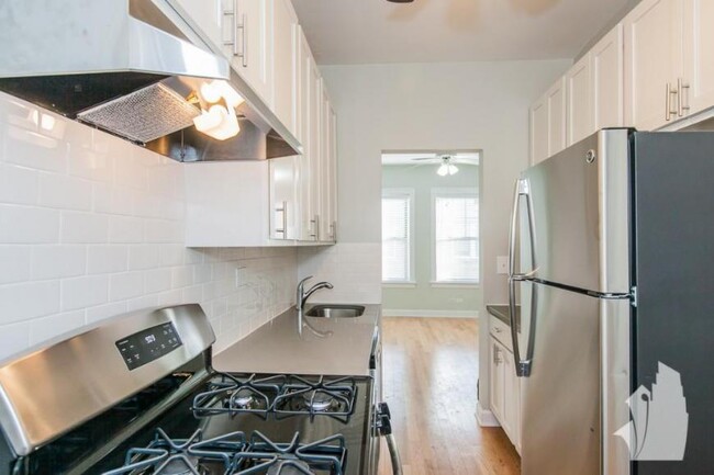 Building Photo - 1 bedroom in Chicago IL 60640