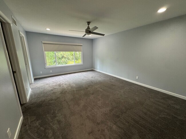 Building Photo - Agoura Hills Gem with Private Yard & HOA Pool