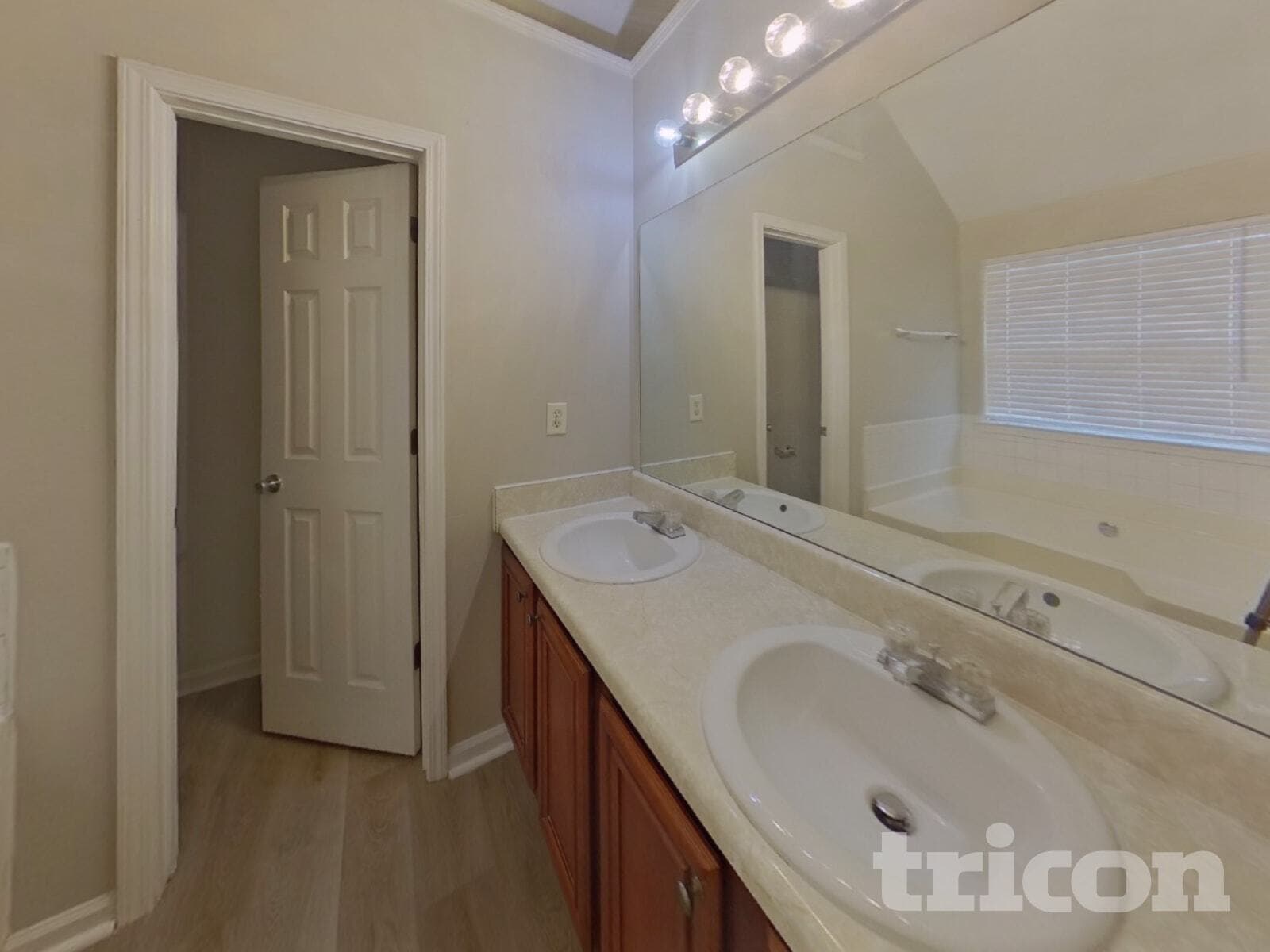 Building Photo - 5950 el Segundo Way