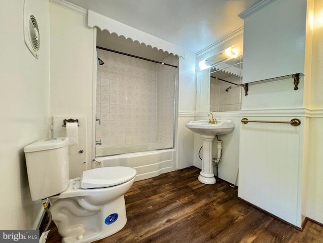 Building Photo - 1005 Manning Dr