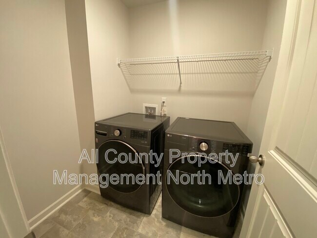 Building Photo - 2715 Poppy Ct