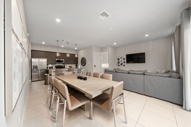 Building Photo - 7740 Sandy Ridge Dr