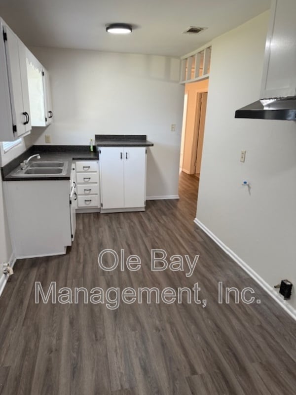 Building Photo - 6014 Windy Hill Cir S