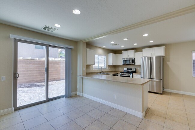 Building Photo - Upgraded spacious 4bedroom home near Mountains Edge!